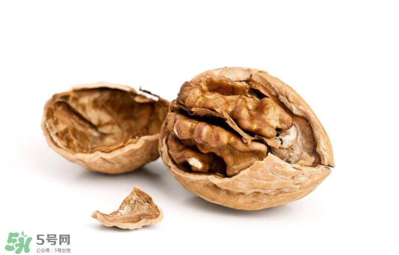 核桃對人體的四大功效是什么？核桃皮泡水有什么功效？
