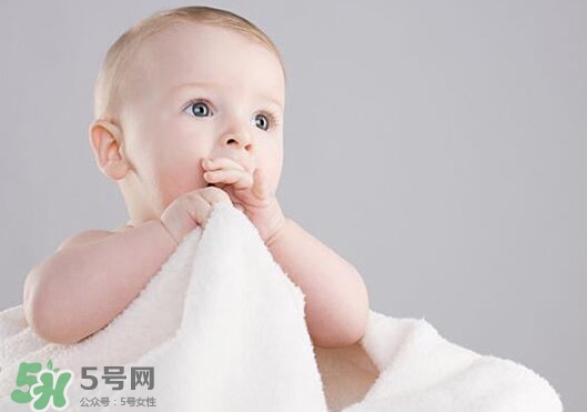 寶寶手指甲有白痕怎么回事？幼兒手指甲發(fā)白是缺鈣嗎