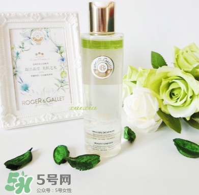 香邂格蕾古法凝光醋萃爽膚水怎么用？