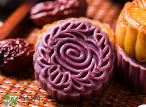 中秋節(jié)送月餅送幾盒？ 中秋送月餅一般送幾盒？