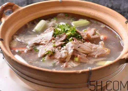 牛骨頭湯要放哪些食材？牛骨頭湯要煮多長(zhǎng)時(shí)間