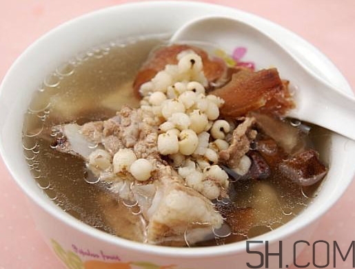 牛骨頭湯要放哪些食材？牛骨頭湯要煮多長(zhǎng)時(shí)間