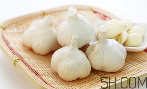 大蒜泡酒治什么?。看笏馀菥朴惺裁春锰?？