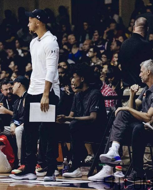 under armour curry 4庫里戰(zhàn)靴中國別注版實(shí)物什么樣？