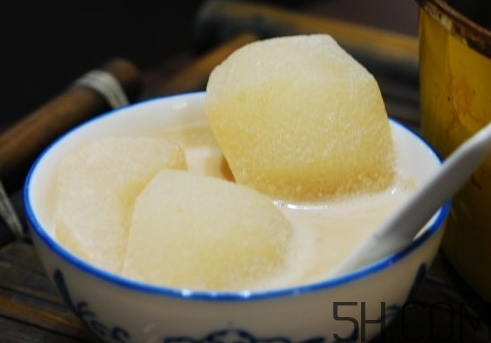 雪梨能和牛奶一起吃嗎？雪梨可以和牛奶榨汁嗎？
