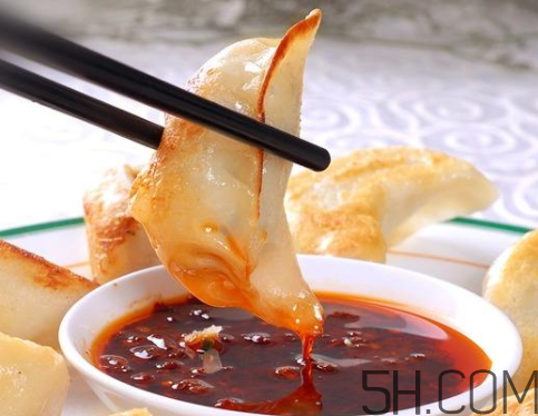 煎餃怎么煎才酥脆好吃？煎餃怎么做好吃？