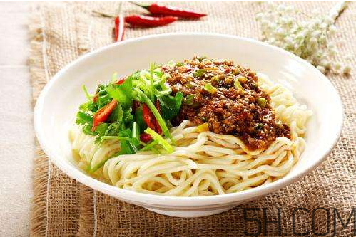 炸醬面可以用豆瓣醬嗎？炸醬面可以用黃豆醬嗎？