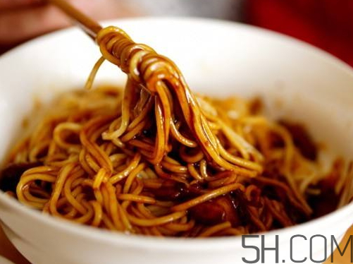 炸醬面可以用掛面嗎？炸醬面用什么面條？