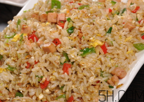 蛋炒飯可以放生抽嗎 蛋炒飯放生抽還是老抽？