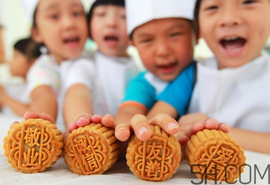 中秋吃月餅從什么時候流傳下來的？小龍蝦月餅哪里可以買到