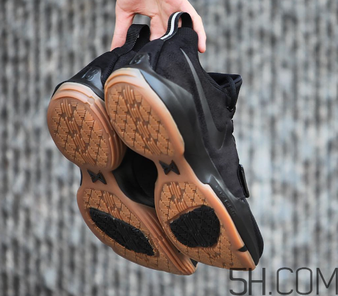 nike pg 1黑色生膠大底發(fā)售時間_實物什么樣？