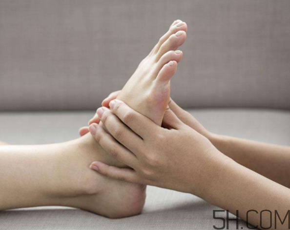 腳氣是缺乏維生素嗎？腳氣是缺什么維生素？