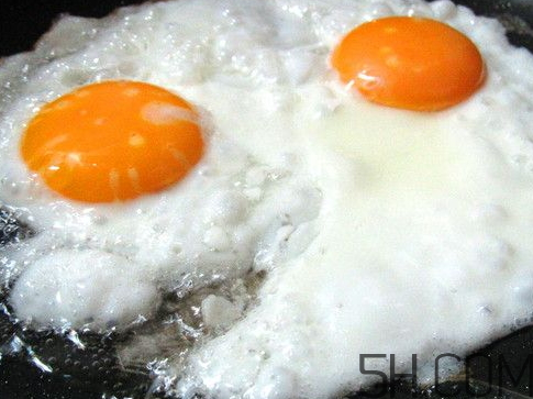 煎雞蛋為什么會(huì)有泡沫？炒雞蛋為什么會(huì)有泡沫？
