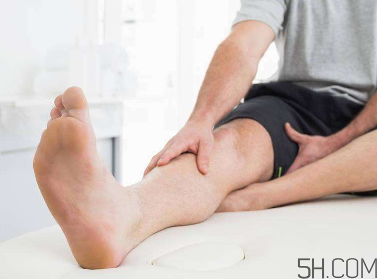 腳氣用鹽水泡腳有用嗎？用鹽水泡腳治腳氣嗎？