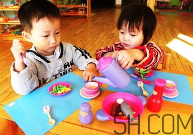 寶寶上幼兒園需要準備什么？寶寶上幼兒園哭鬧怎么應對？
