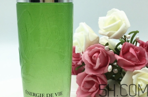 蘭蔻綠水和粉水哪個(gè)好？蘭蔻綠水和粉水區(qū)別
