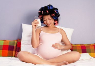 孕婦奶粉和鈣片可以一起吃嗎？喝孕婦奶粉還需要吃鈣片嗎？