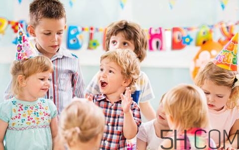 寶寶上幼兒園需要準備什么？寶寶上幼兒園哭鬧怎么應對？