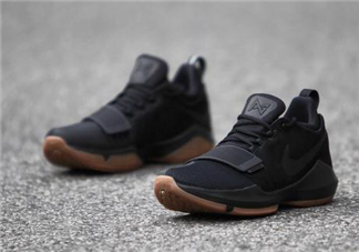 nike pg 1黑色生膠大底發(fā)售時間_實(shí)物什么樣？
