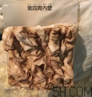 牛百葉和毛肚是一個東西嗎？牛百葉上面有層黑皮能吃嗎？