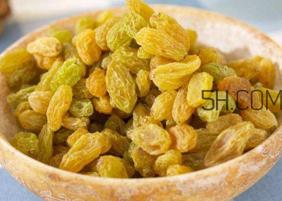 葡萄干泡水喝有什么好處？葡萄干吃之前需要洗嗎