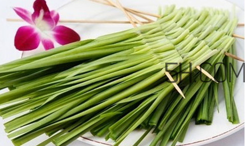 炒好的韭菜能隔夜吃嗎？吃韭菜胃酸燒心吃什么緩解？