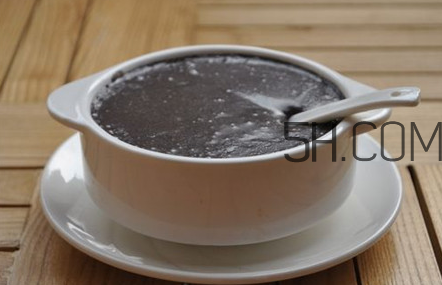 黑芝麻糊用開水沖還是溫開水？黑芝麻糊養(yǎng)胃嗎？