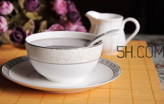 黑芝麻糊用開水沖還是溫開水？黑芝麻糊養(yǎng)胃嗎？