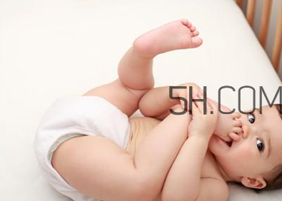 嬰兒晚上不睡覺的原因？嬰兒怎么護(hù)理？