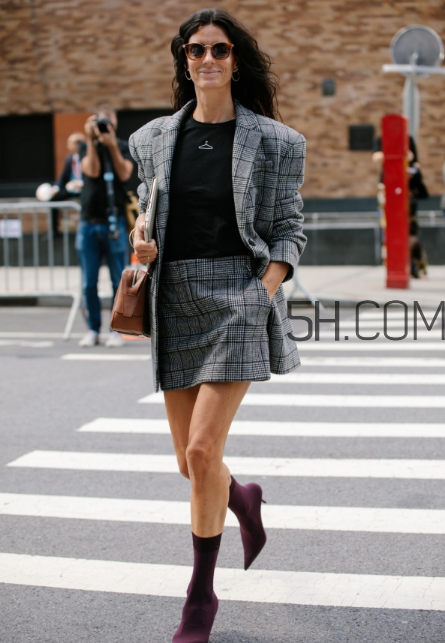 格子西裝里面怎么搭配？格子西裝內(nèi)搭穿什么？