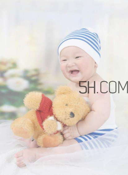 小孩風(fēng)熱感冒怎么辦？小孩子高燒手腳冰涼怎么處理？