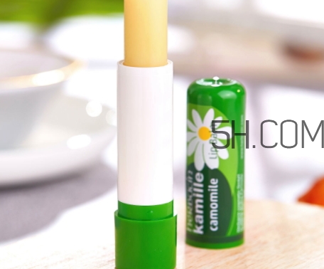 herbacin賀本清小甘菊唇膏怎么樣？小甘菊唇膏使用心得