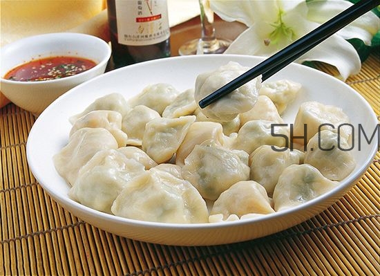 餃子和面用熱水還是冷水？餃子和面要醒多長(zhǎng)時(shí)間？