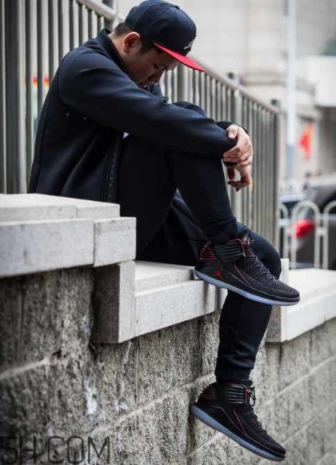 air jordan 32黑紅禁穿配色上腳效果怎么樣？