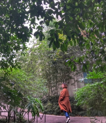 焦糖色大衣配什么顏色毛衣？焦糖色大衣毛衣搭配