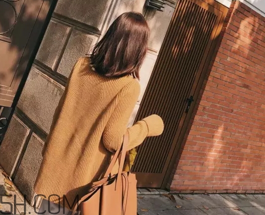 焦糖色毛衣配什么顏色好看？焦糖色毛衣搭配圖片