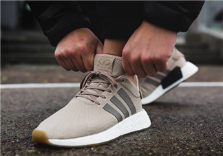 adidas nmd r2 trace khaki上腳效果怎么樣？