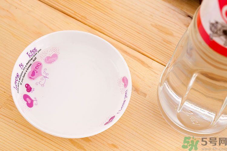 白醋和鹽水混在一起洗臉有什么好處？白醋和鹽洗臉好嗎？