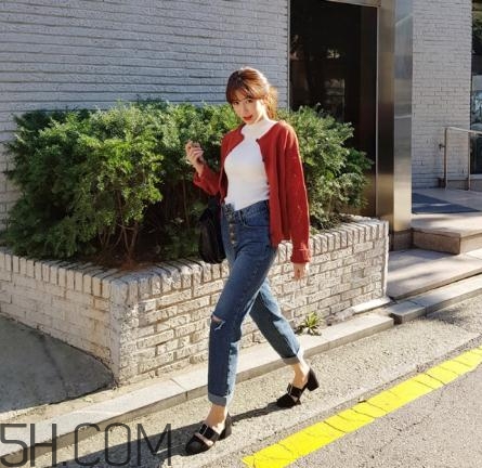 白色毛衣外套怎么搭配？白色毛衣配什么顏色外套？
