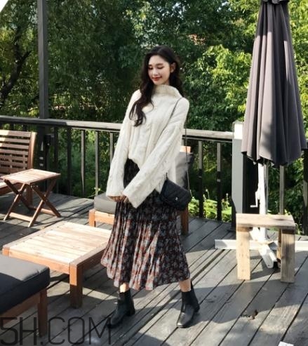 白色毛衣搭配什么裙子？白色毛衣搭配裙子圖片