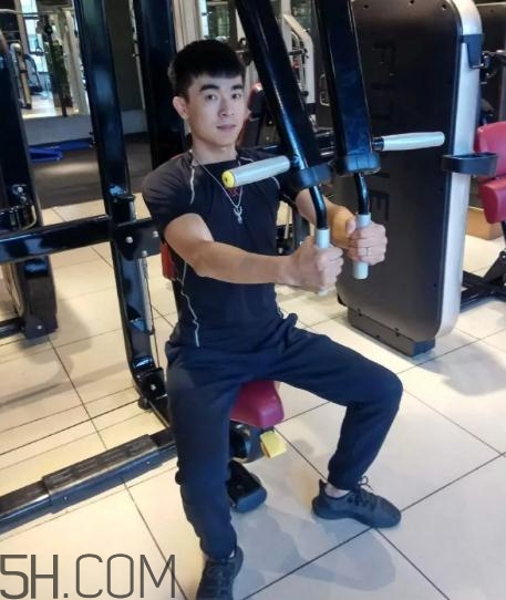 坐姿推胸多重合適？坐姿推胸怎么確定重量？