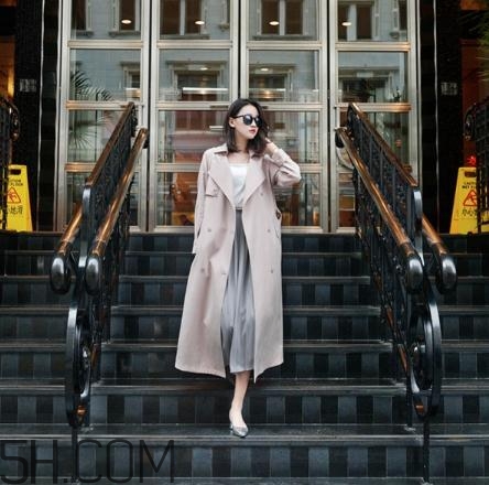 粉色衣服配什么顏色的褲子？粉色衣服搭配褲子圖片