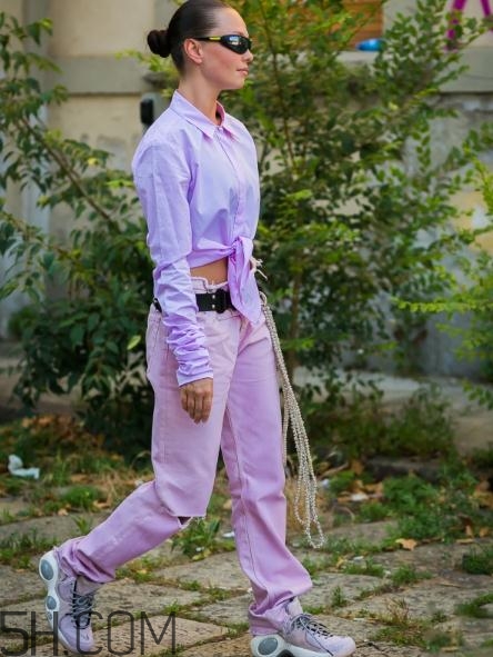 粉色衣服配什么顏色的褲子？粉色衣服搭配褲子圖片