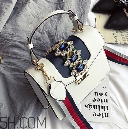 白色包包被衣服染色了怎么辦？白色包包染色怎么去除？