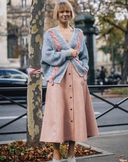 短發(fā)適合穿什么衣服？短發(fā)穿什么衣服好看？