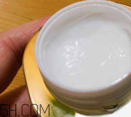 百雀羚肌初賦活系列怎么樣？百雀羚肌初賦活系列適合年齡