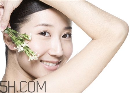 青春痘能不能擠？青春痘能用鹽水洗嗎？