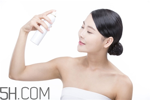 青春痘能用紅霉素軟膏嗎？青春痘能用蘆薈膠嗎？