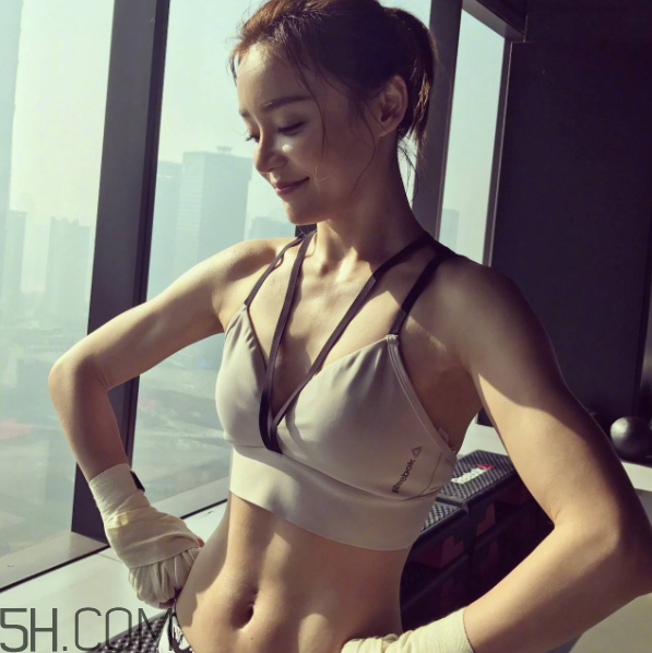 肚子上有肉可以練馬甲線嗎？女生怎么練馬甲線？