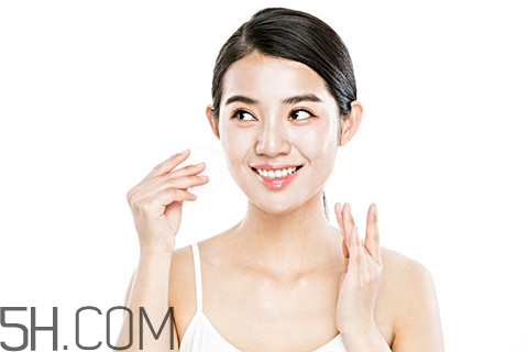 粉刺和黑頭的區(qū)別 粉刺和痤瘡一樣嗎？